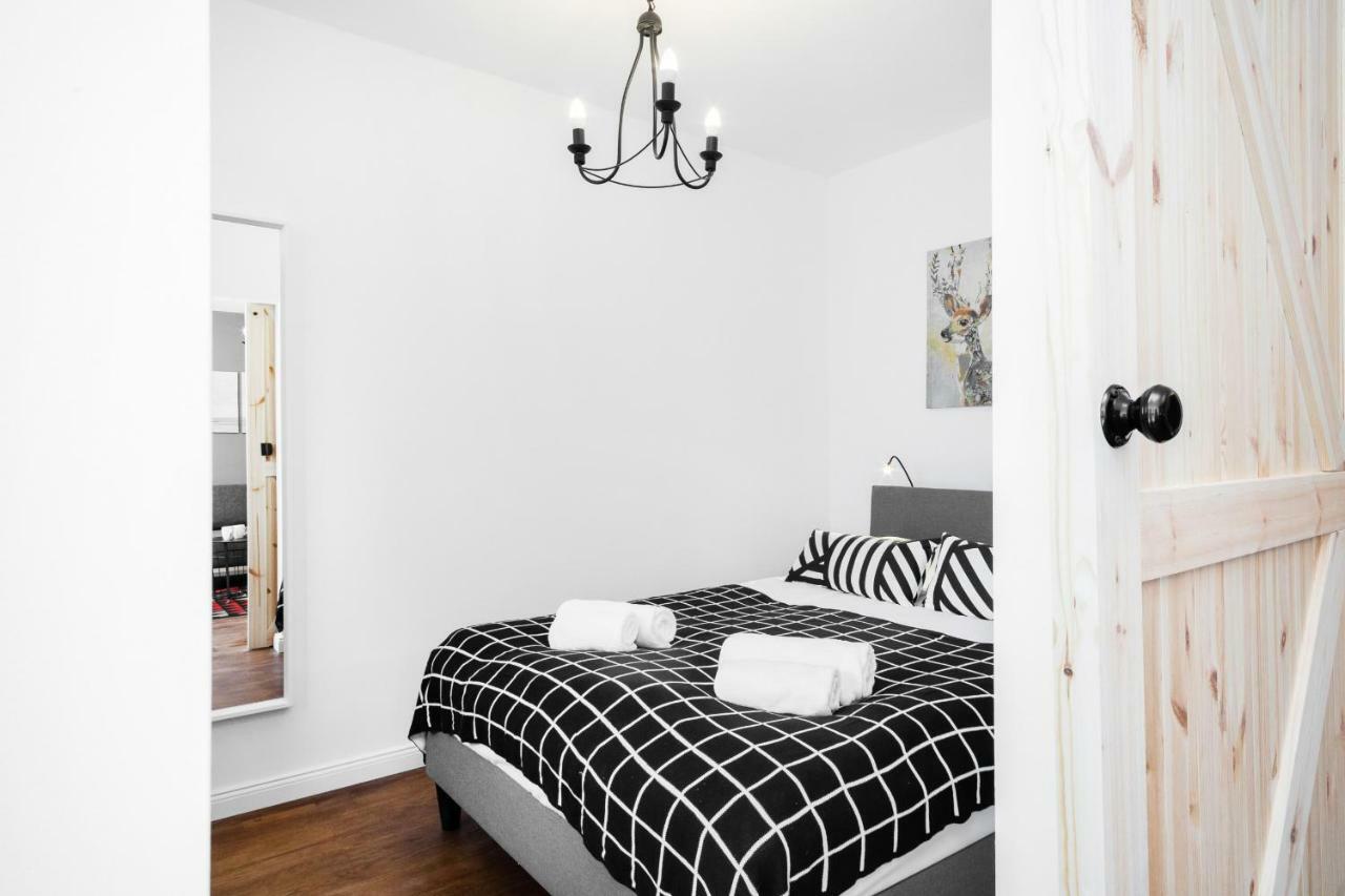 First Central Apartments By Noclegi Renters Varsó Kültér fotó