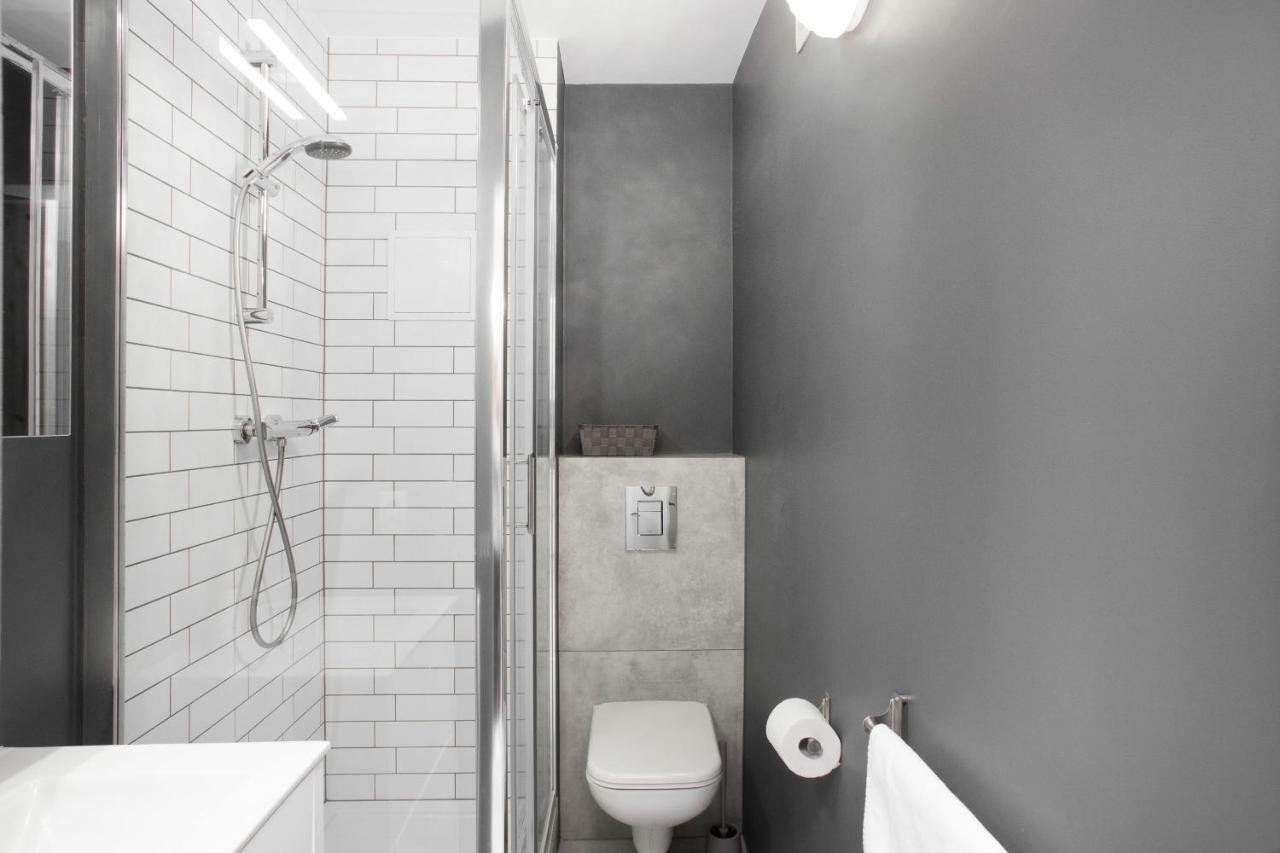 First Central Apartments By Noclegi Renters Varsó Kültér fotó