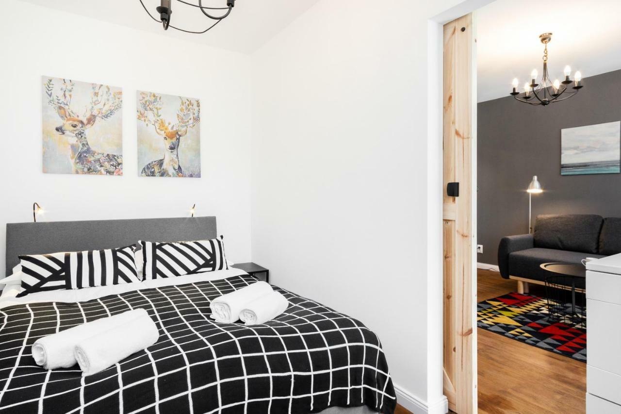 First Central Apartments By Noclegi Renters Varsó Kültér fotó