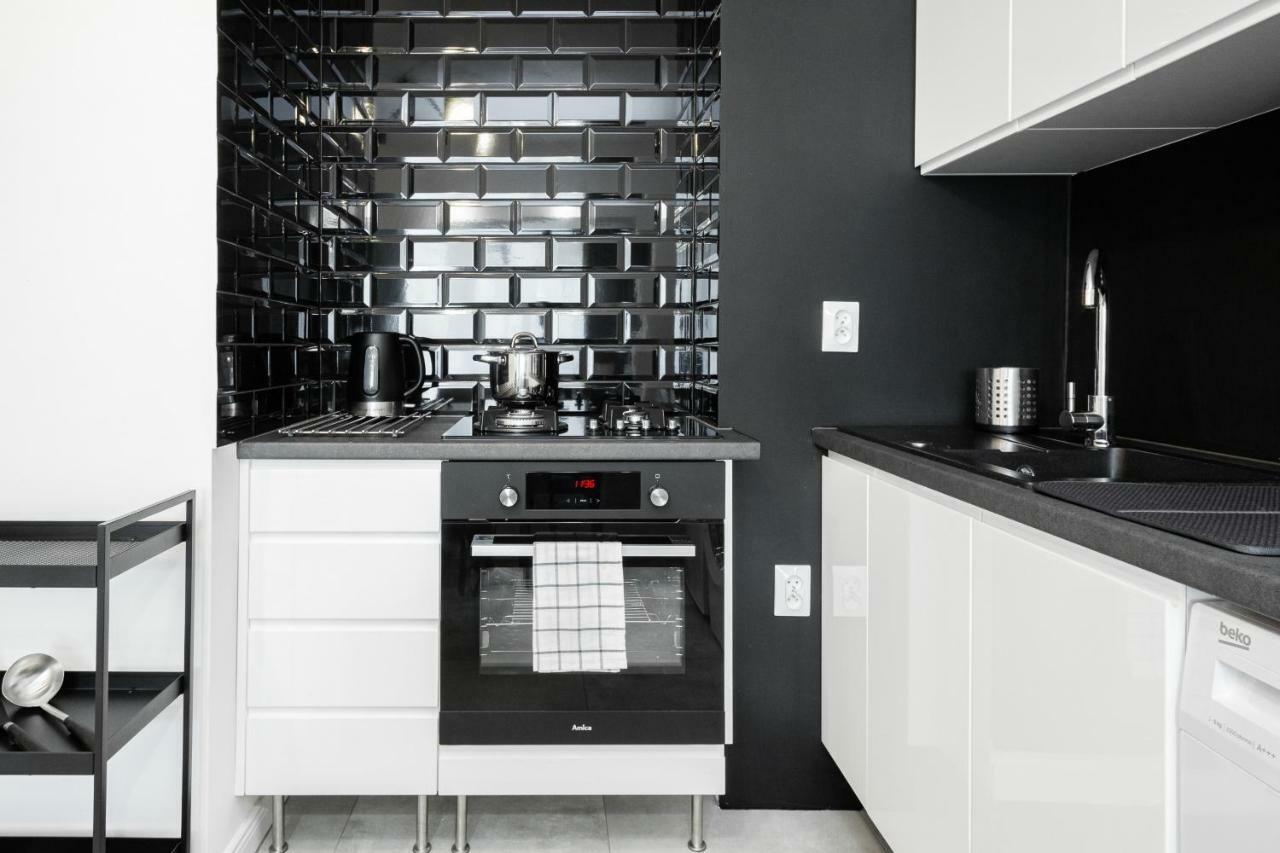 First Central Apartments By Noclegi Renters Varsó Kültér fotó
