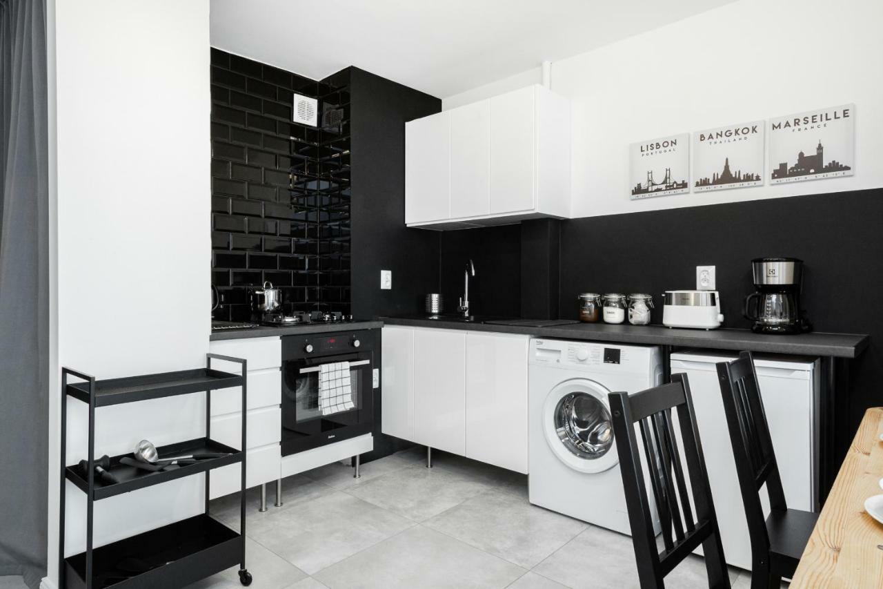 First Central Apartments By Noclegi Renters Varsó Kültér fotó